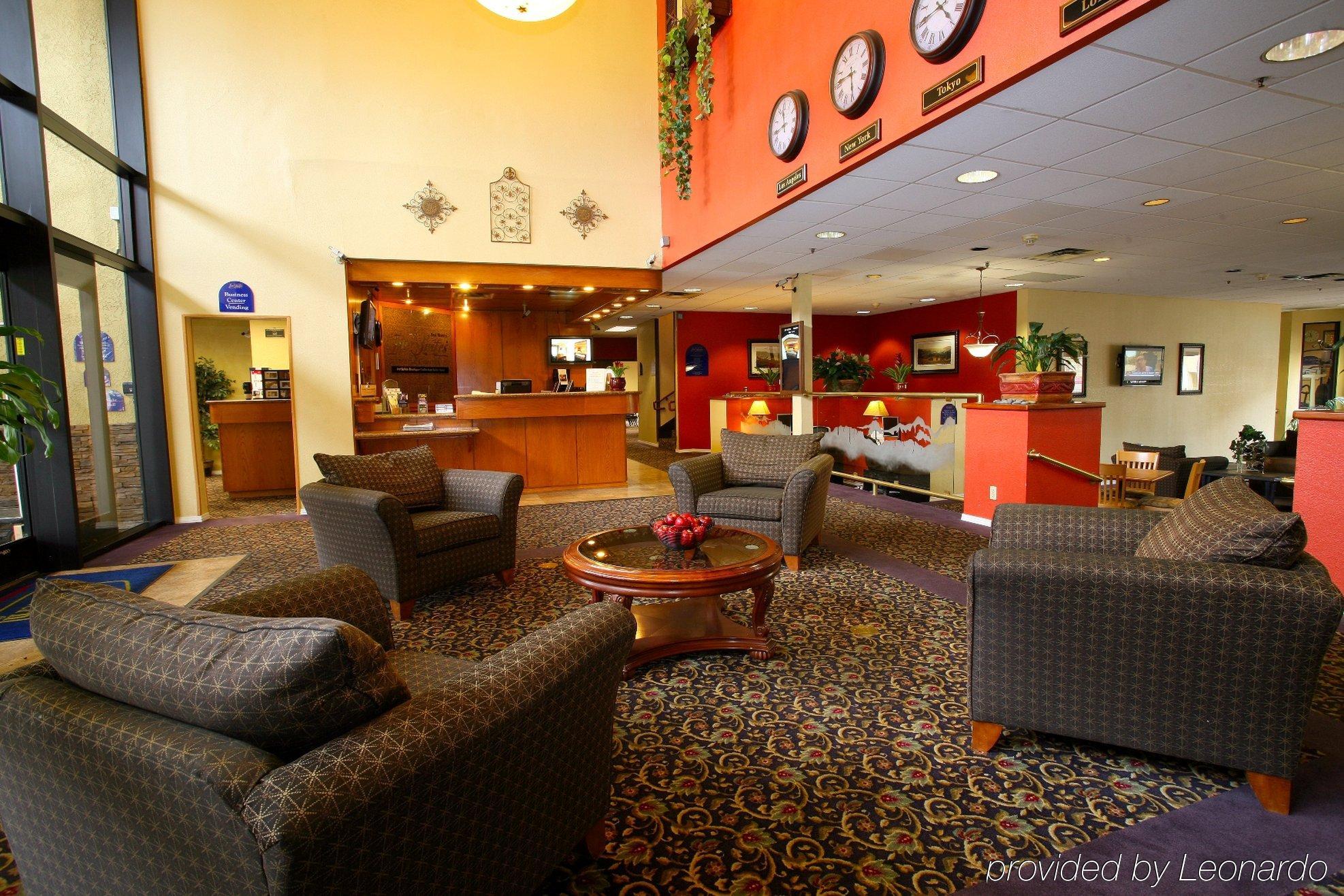 Hotel D'Lins Ontario Airport Interior photo