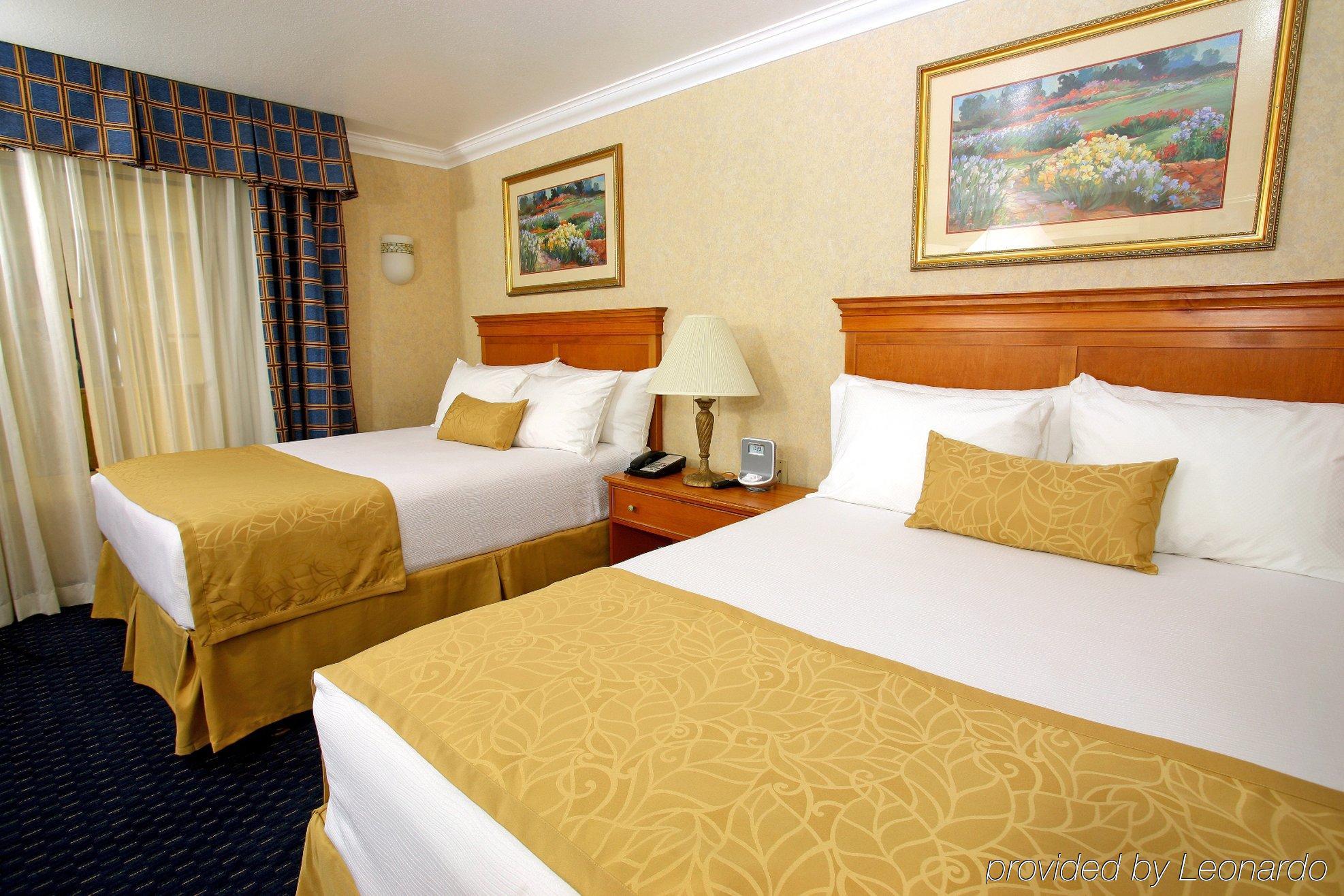 Hotel D'Lins Ontario Airport Room photo