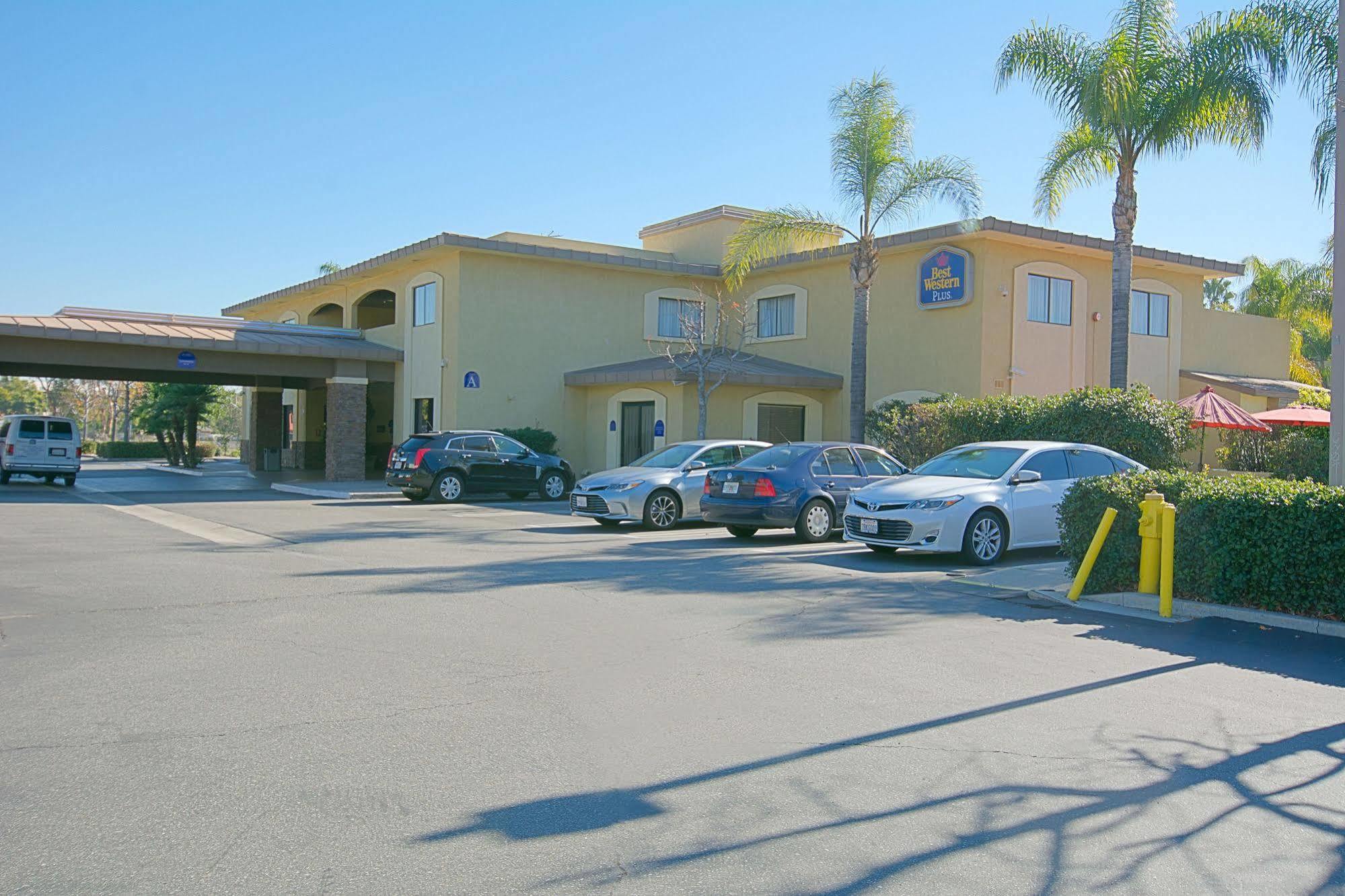 Hotel D'Lins Ontario Airport Exterior photo