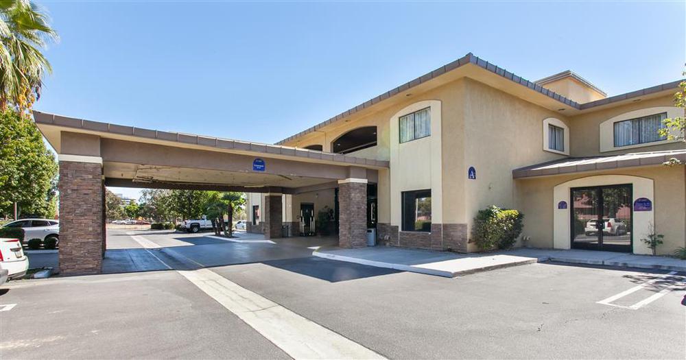 Hotel D'Lins Ontario Airport Exterior photo