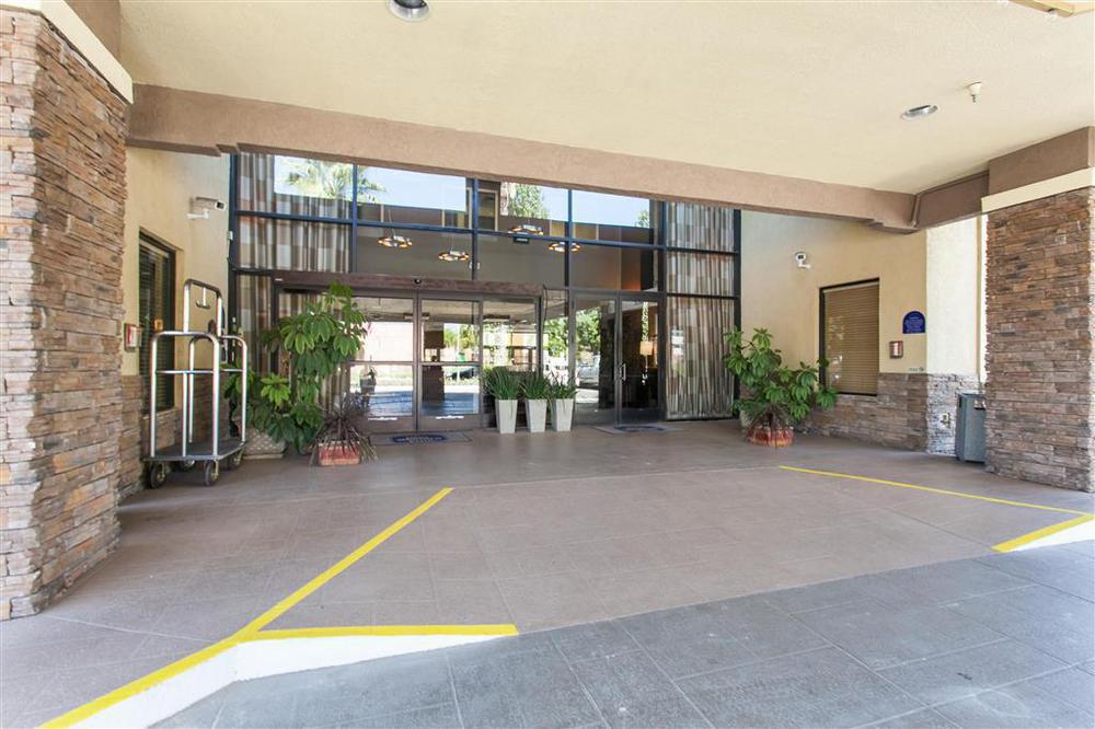 Hotel D'Lins Ontario Airport Exterior photo